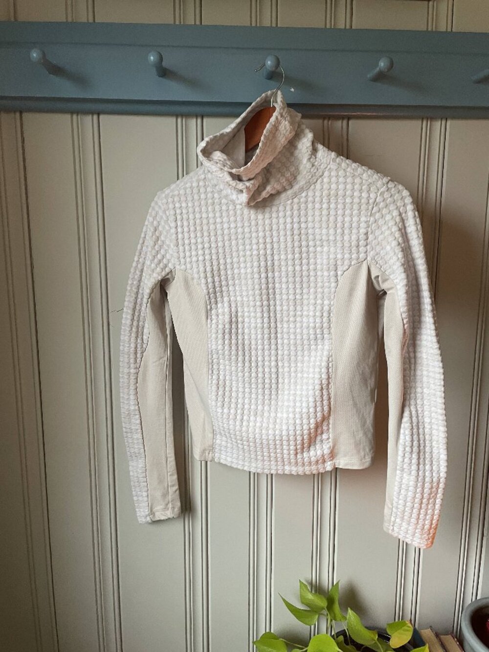 Nike Pro Textured Turtleneck Pullover Cream Women’s Small Athletic Top
